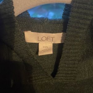 loft, lightweight dark hunter green split side kangaroo pocket sweater with hood
